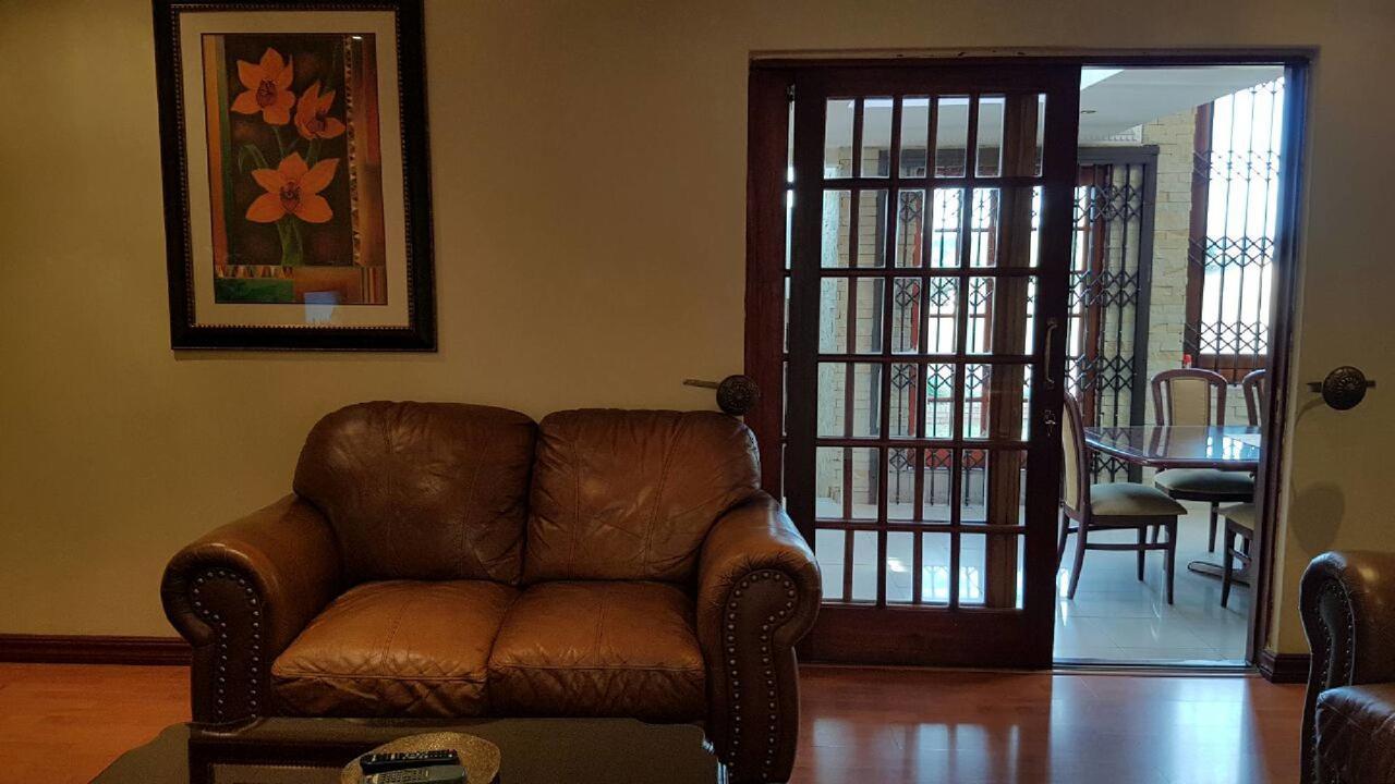 Lily White Guest House Centurion Dış mekan fotoğraf