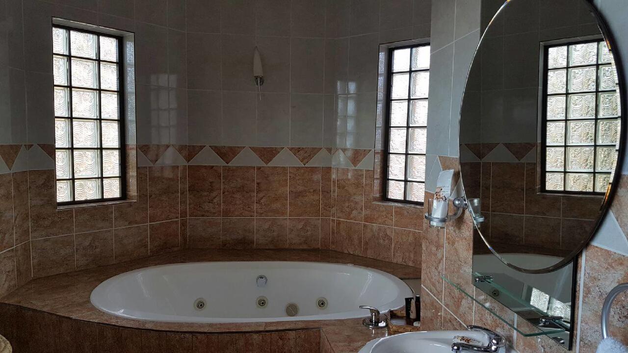 Lily White Guest House Centurion Dış mekan fotoğraf